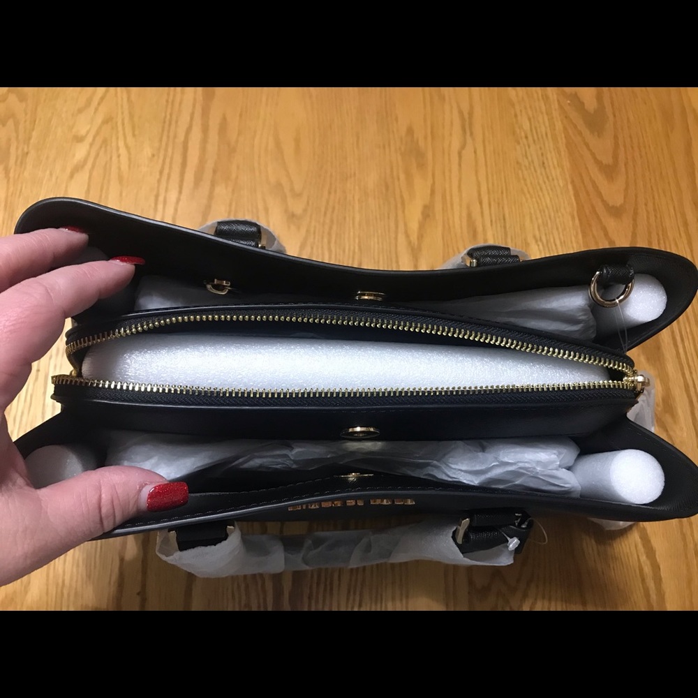 Michael Kors Large Savannah Black Satchel - Picture 5 of 8